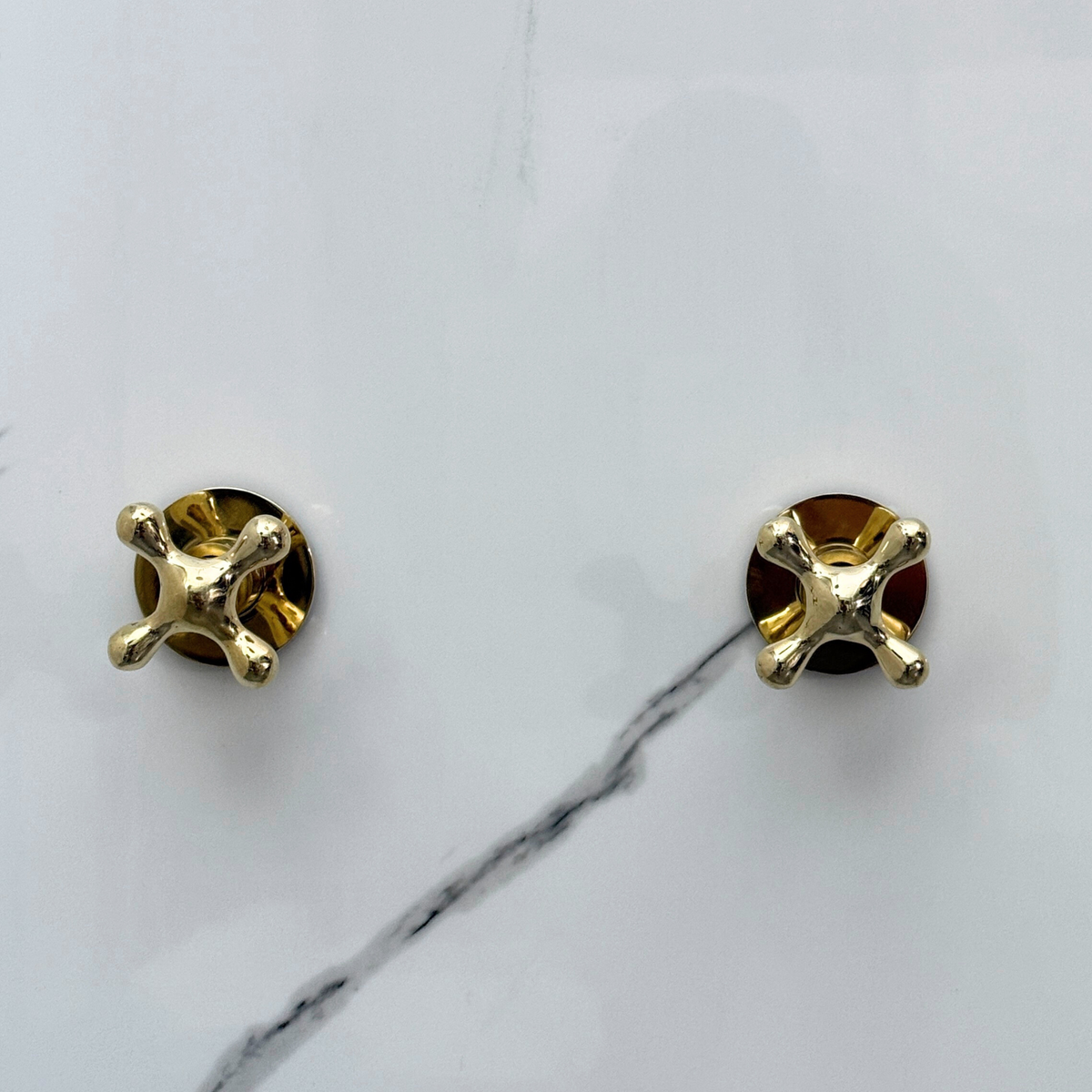 Unlacquered Brass Adjustable Round Rain Shower System — Straight arm (UBCSS-005) — detail view 7