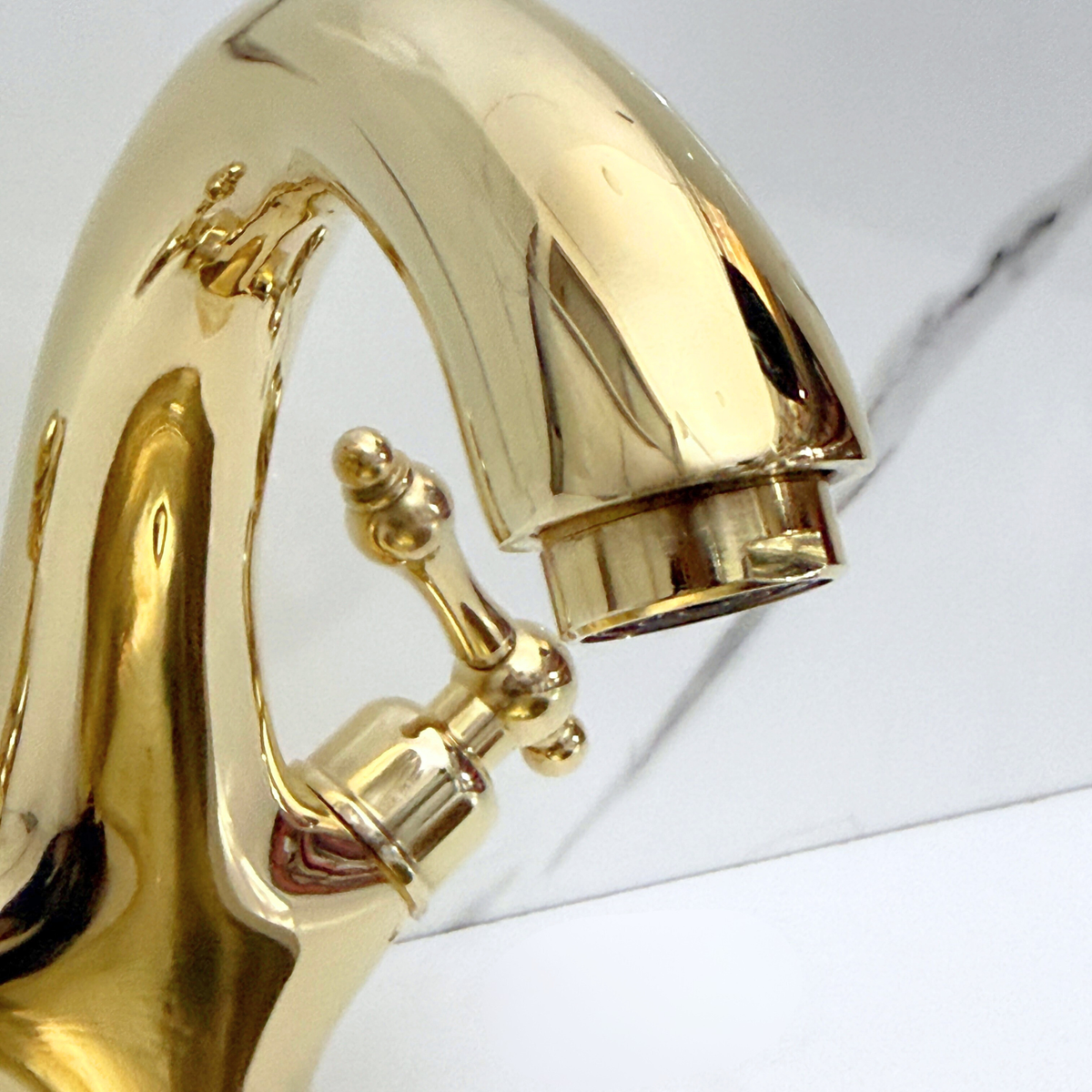 Curved unlacquered brass single-hole faucet, 5" reach with lever handles – alternate view 2