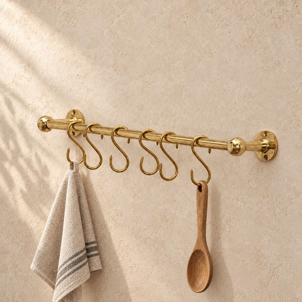 Vintaless brass wall-mounted kitchen rail with open hanging space